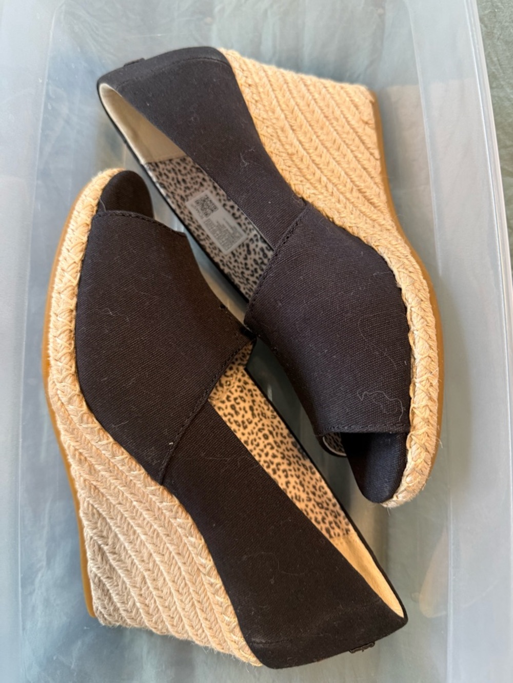 NWOB TOMS Black Canvas Wedge Espadrilles